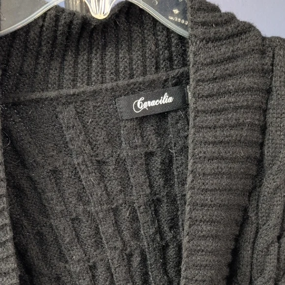 Elegant Black Cable Knit Cardigan - Picture 3 of 4